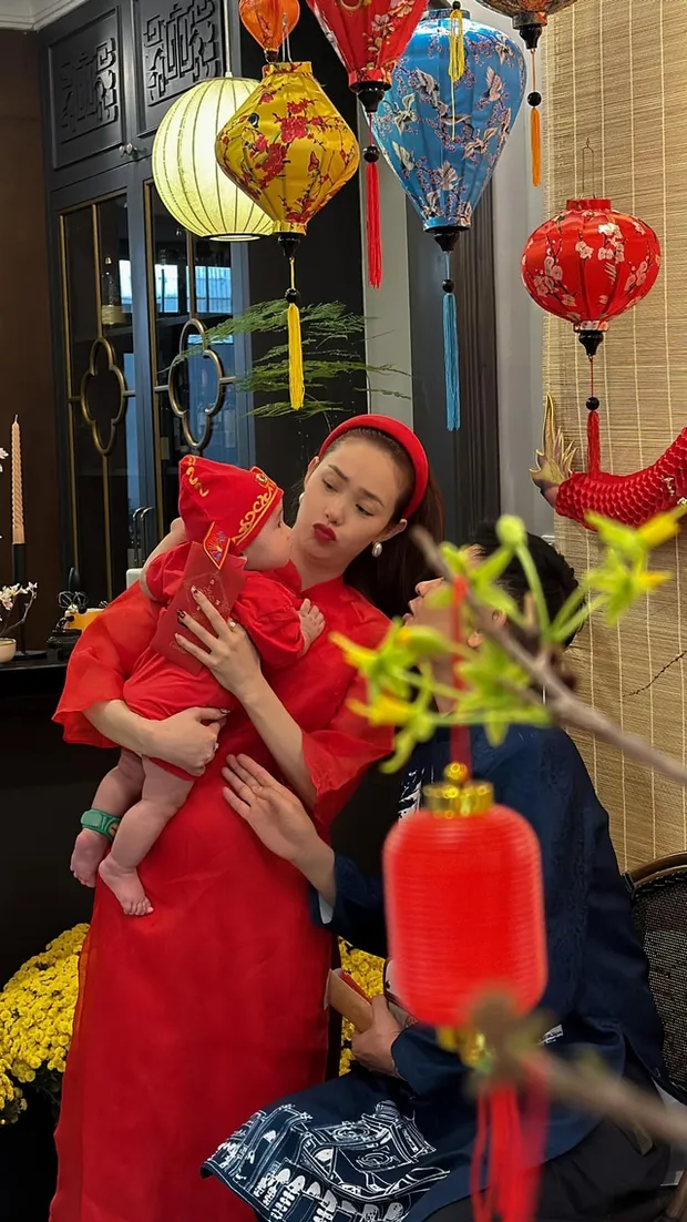 minh-hang-khoe-tien-li-xi-cua-quy-tu-ngay-dau-nam-con-so-khien-ai-cung-hoang-hon-4