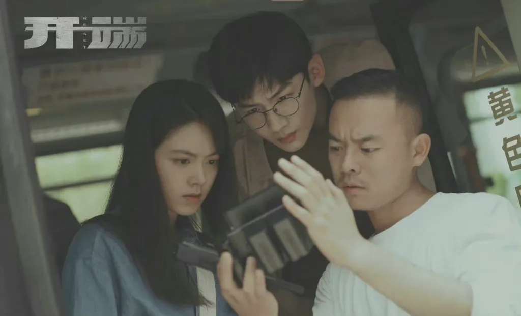 sao-nam-hien-lanh-nay-bi-lat-tay-chieu-tro-gia-tao-bao-nam-khui-lien-hoan-phot-khien-gan-30000-fan-quay-lung-10