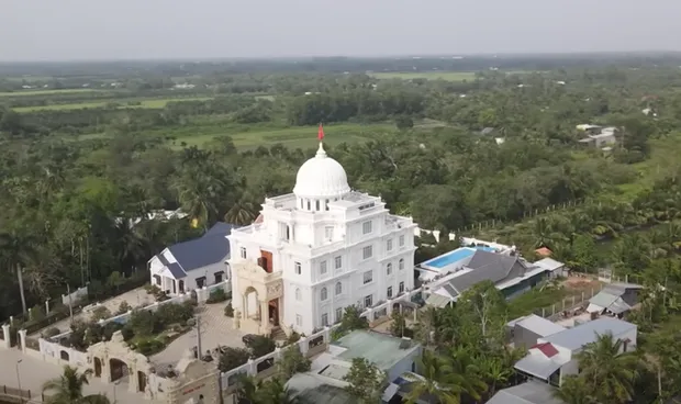 dai-gia-giau-nut-vach-mien-tay-xay-biet-thu-150-ty-cho-nguoi-giup-viec-o-ban-than-song-trong-nha-la-don-so-1