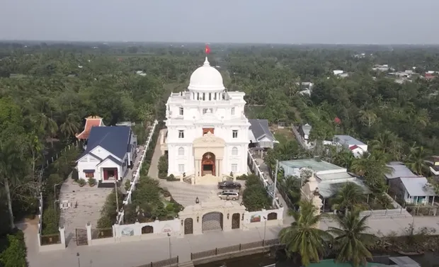 dai-gia-giau-nut-vach-mien-tay-xay-biet-thu-150-ty-cho-nguoi-giup-viec-o-ban-than-song-trong-nha-la-don-so-2