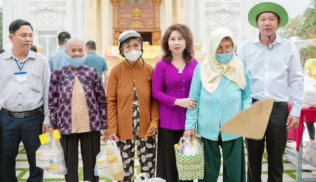 dai-gia-giau-nut-vach-mien-tay-xay-biet-thu-150-ty-cho-nguoi-giup-viec-o-ban-than-song-trong-nha-la-don-so-8