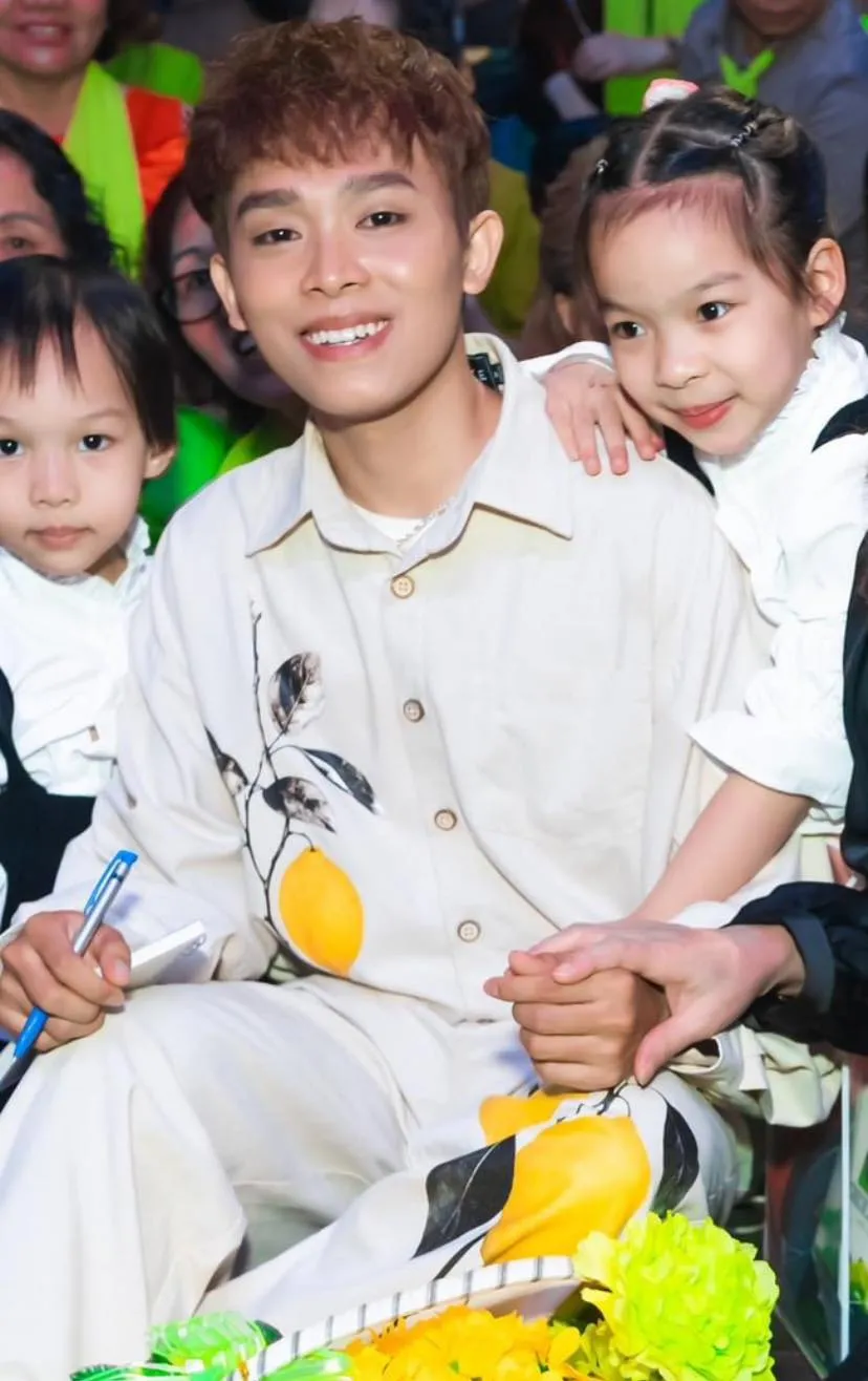 ho-van-cuong-chi-dien-4-show-xuyen-tet-khan-gia-tang-nong-khong-duoi-500-trieu-dong-co-ca-vang-9999-6