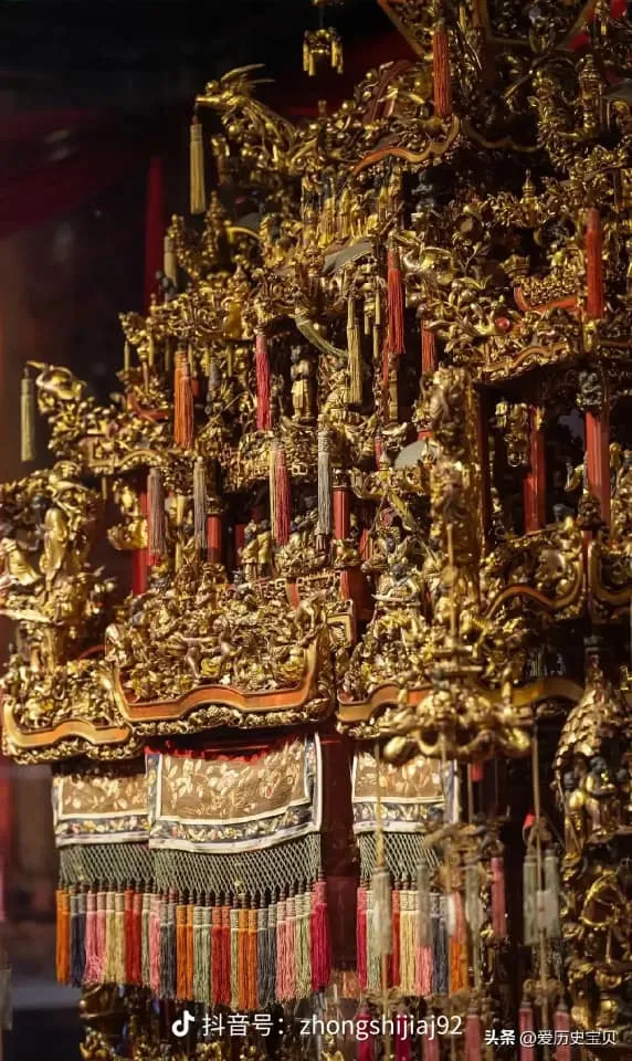 bi-an-kieu-hoa-8-nguoi-khieng-du-xa-hoa-nhung-lai-khong-co-cua-3