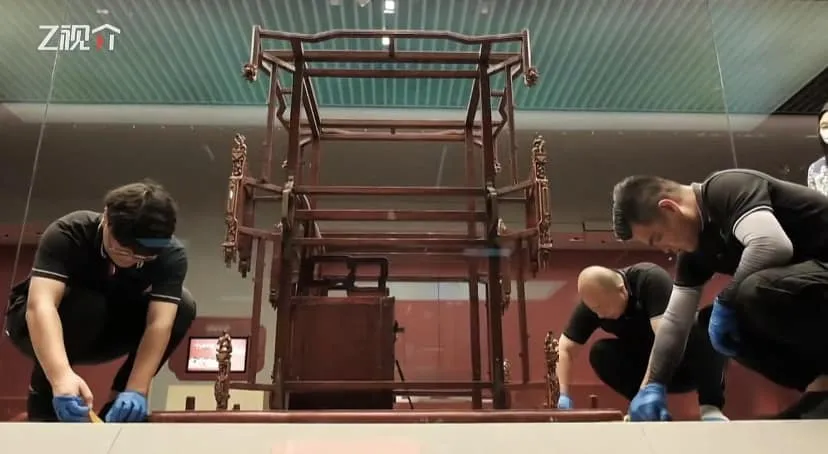 bi-an-kieu-hoa-8-nguoi-khieng-du-xa-hoa-nhung-lai-khong-co-cua-4