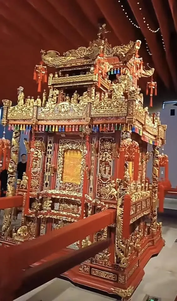 bi-an-kieu-hoa-8-nguoi-khieng-du-xa-hoa-nhung-lai-khong-co-cua-5