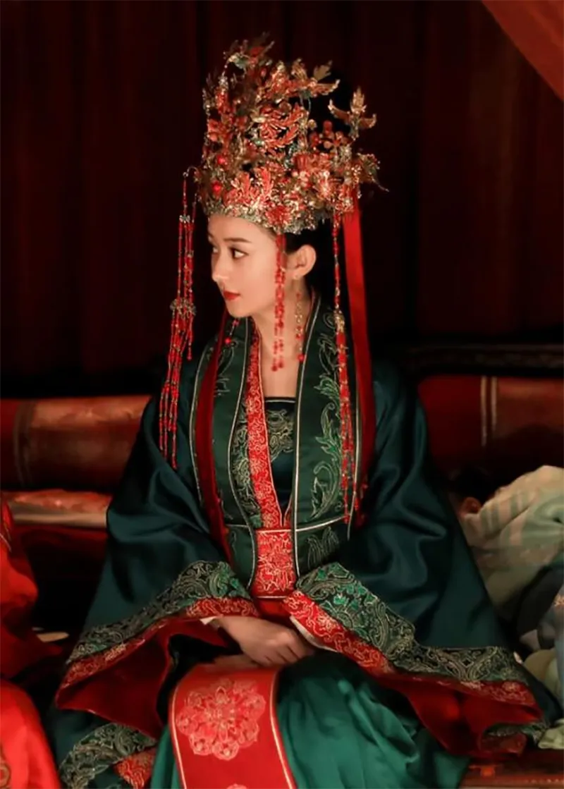 bi-an-kieu-hoa-8-nguoi-khieng-du-xa-hoa-nhung-lai-khong-co-cua-9