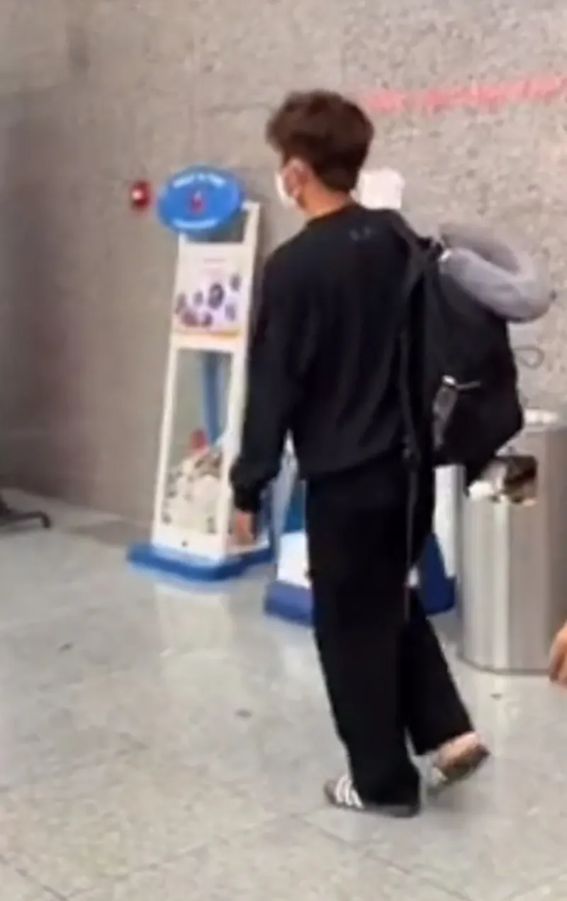 ho-van-cuong-di-dep-le-gian-di-du-hat-moi-dem-duoc-may-tram-trieu-1