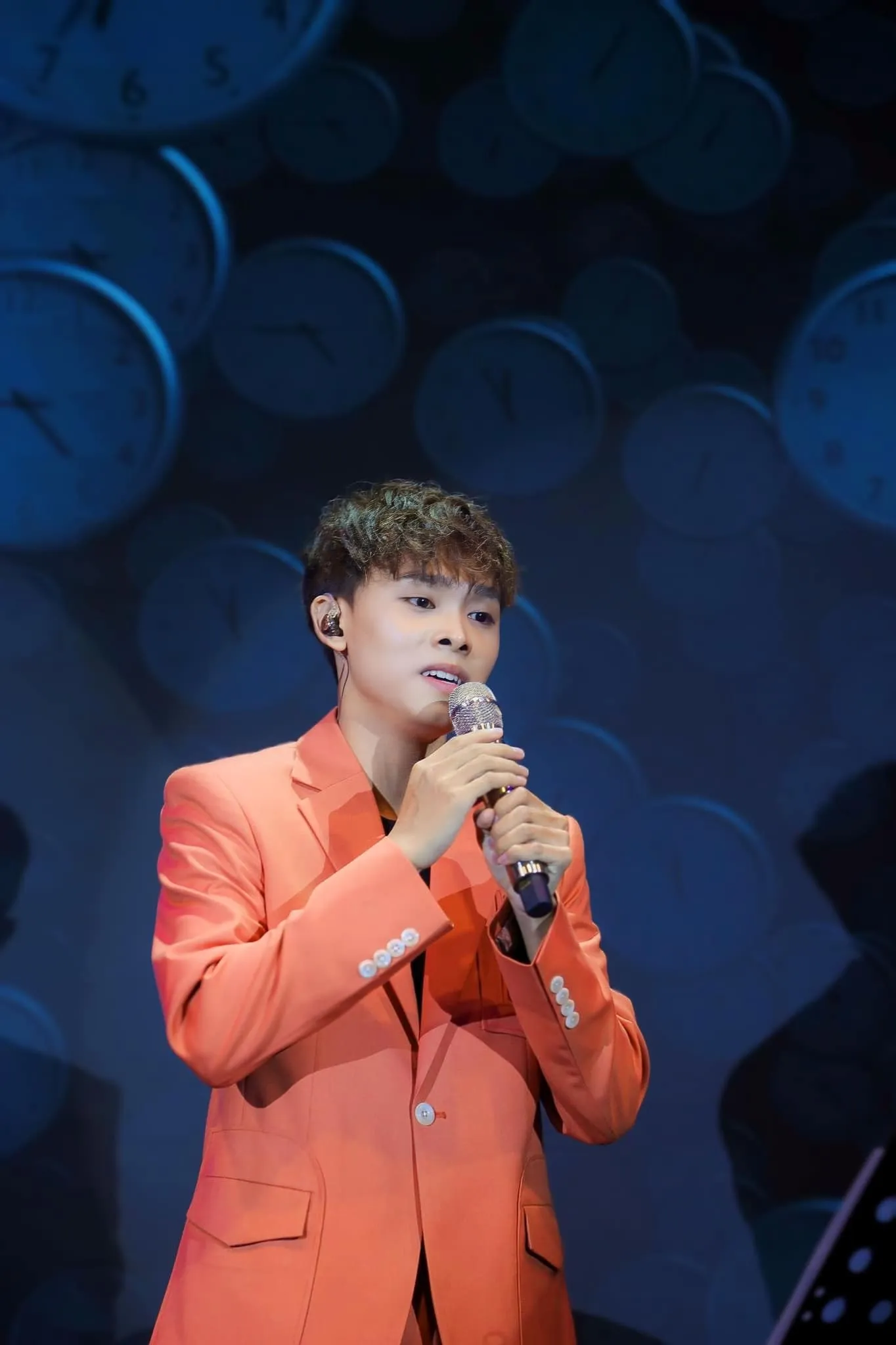 ho-van-cuong-di-dep-le-gian-di-du-hat-moi-dem-duoc-may-tram-trieu-6