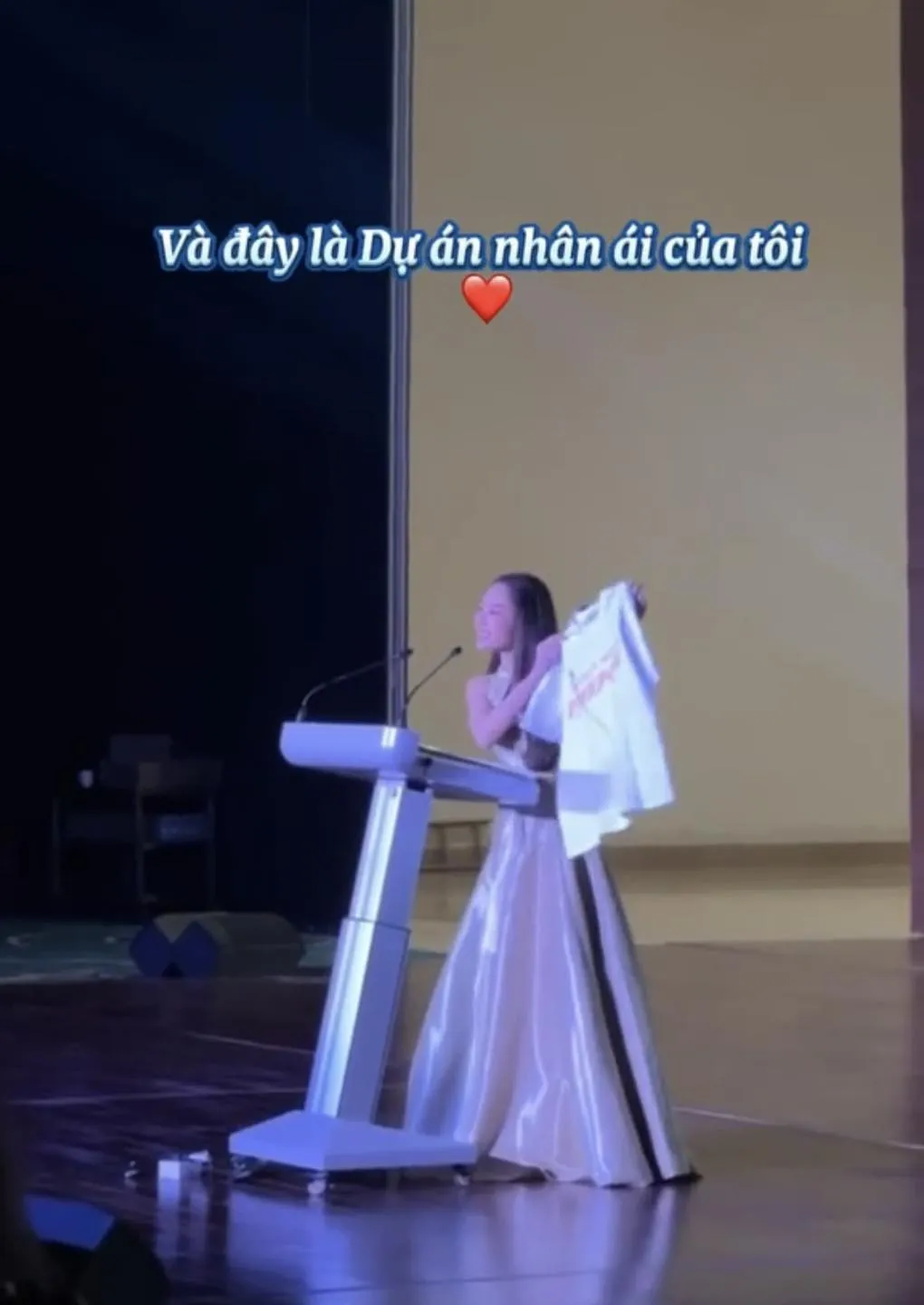 mai-phuong-duoc-du-doan-vao-top-miss-world-sau-man-ban-tieng-anh-viral-8