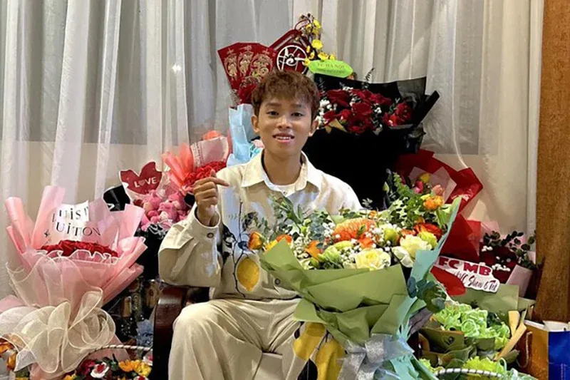 phan-ung-cua-ho-van-cuong-khi-thay-nhung-khan-gia-dac-biet-xem-show-10