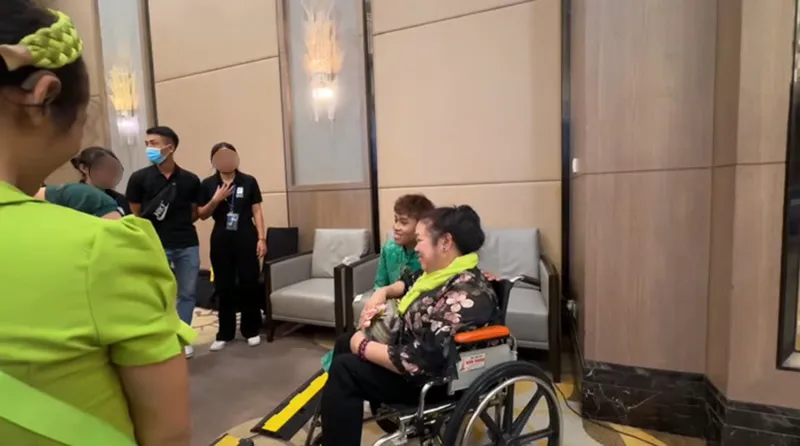 phan-ung-cua-ho-van-cuong-khi-thay-nhung-khan-gia-dac-biet-xem-show-6