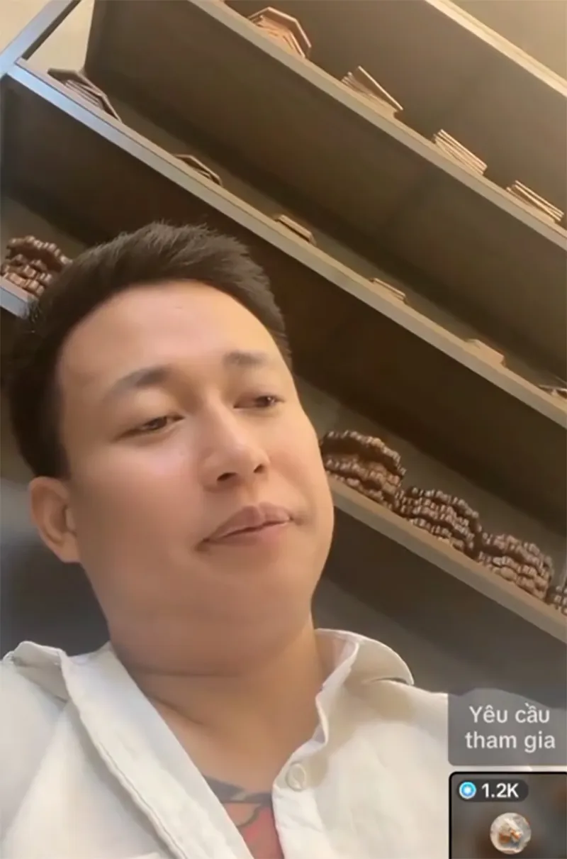 nam-em-phanh-phui-viec-bi-ban-trai-loi-dung-kich-dong-livestream-2