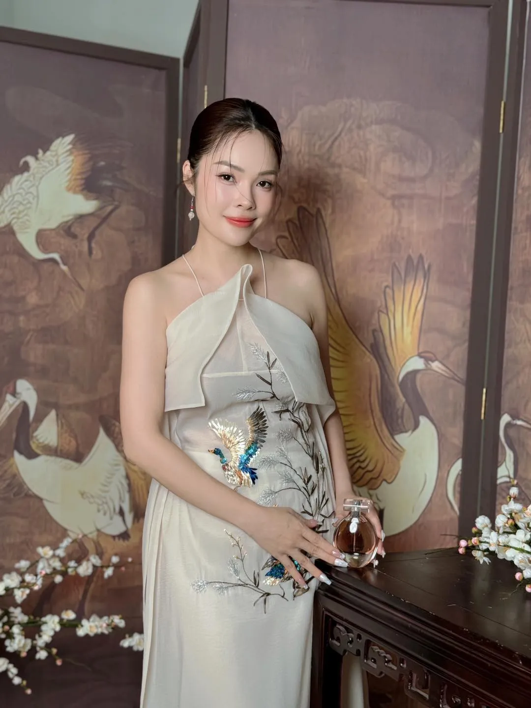 duong-cam-lynh-phan-ung-vi-cau-hoi-nhay-cam-cua-2-con-cung-me-khac-cha-5