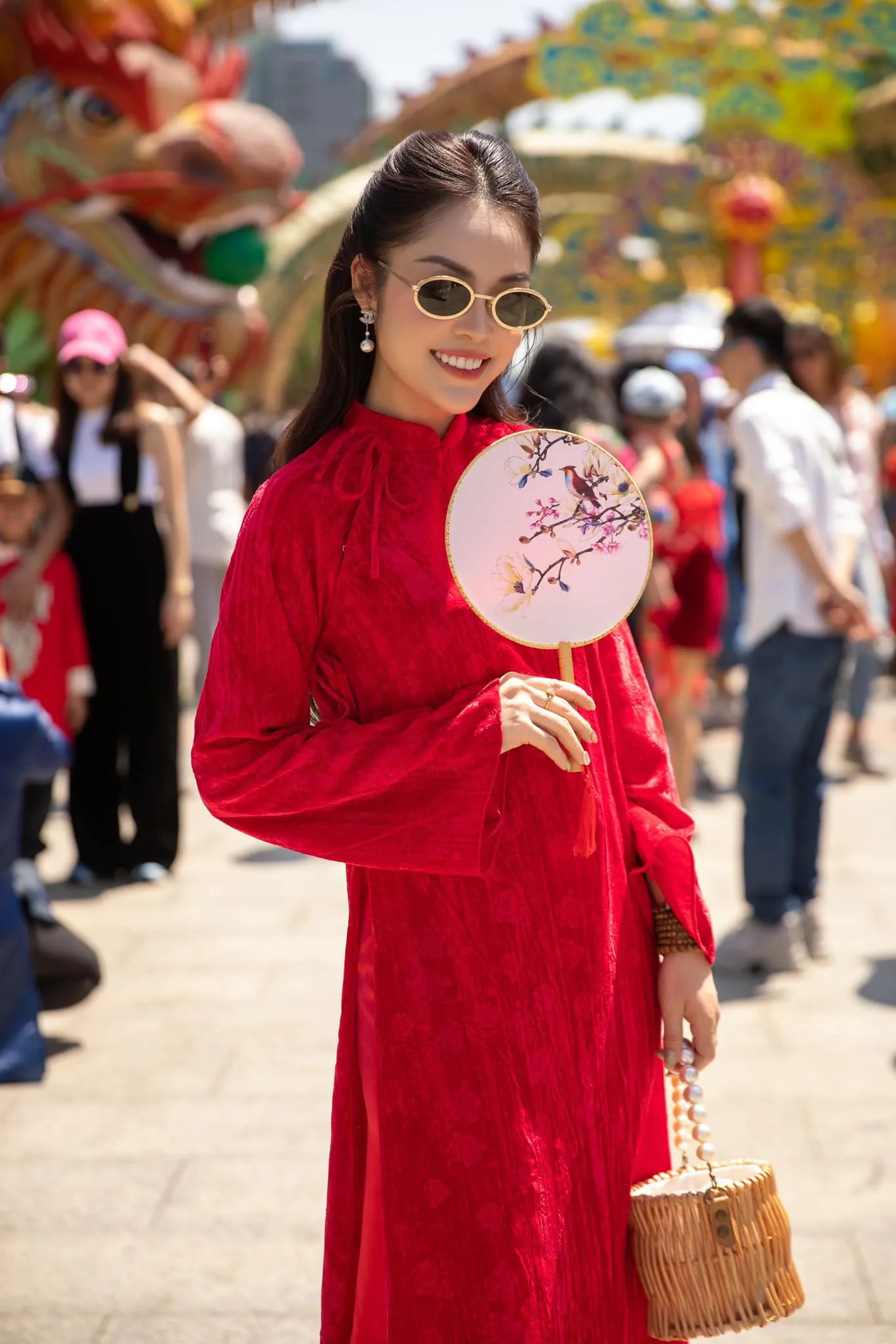 duong-cam-lynh-phan-ung-vi-cau-hoi-nhay-cam-cua-2-con-cung-me-khac-cha-6