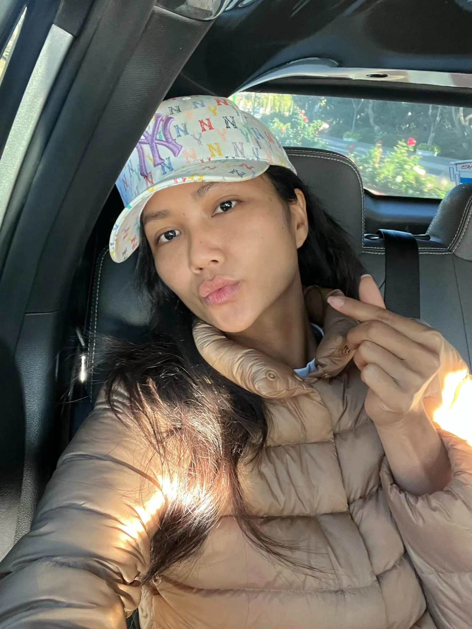 hhen-nie-dap-tra-cuc-gat-khi-bi-che-quyen-gop-85-trieu-cung-len-khoe-3