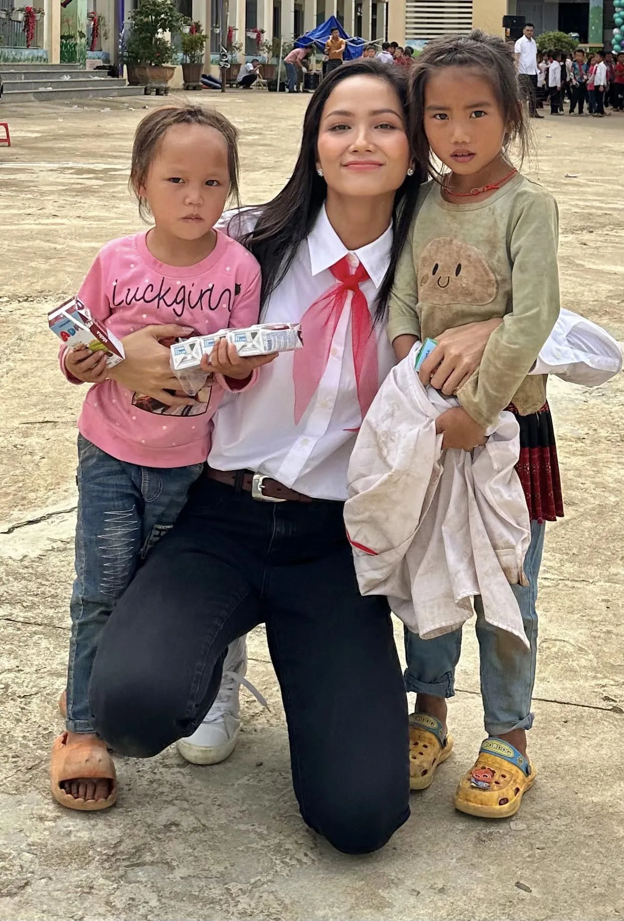 hhen-nie-dap-tra-cuc-gat-khi-bi-che-quyen-gop-85-trieu-cung-len-khoe-5