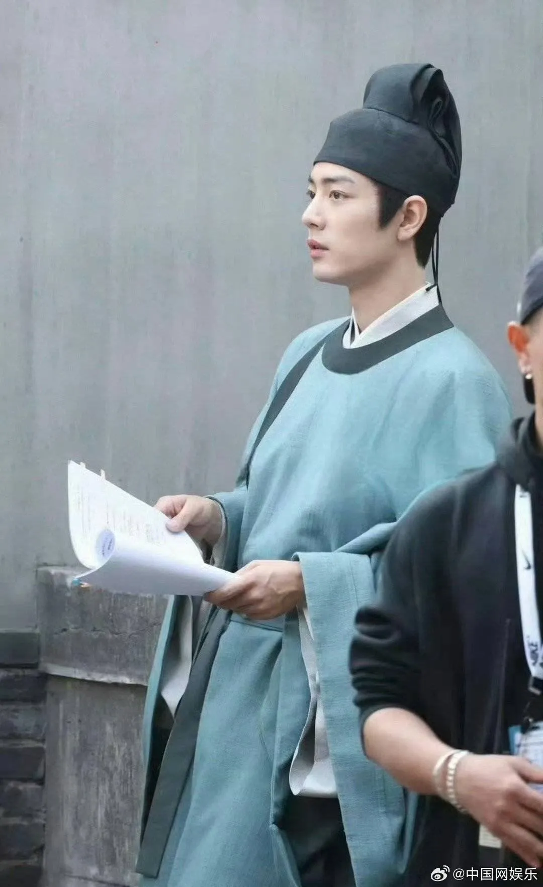 chung-han-luong-het-thoi-phai-ha-minh-dong-vai-cha-cua-tieu-chien-12