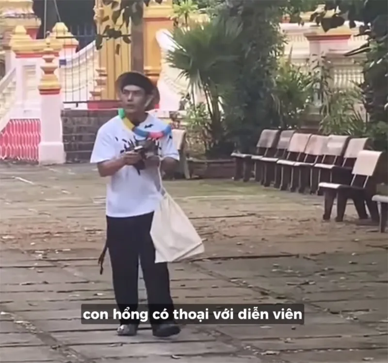 le-duong-bao-lam-nghen-ngao-ke-chuyen-niem-phat-de-cuu-me-2