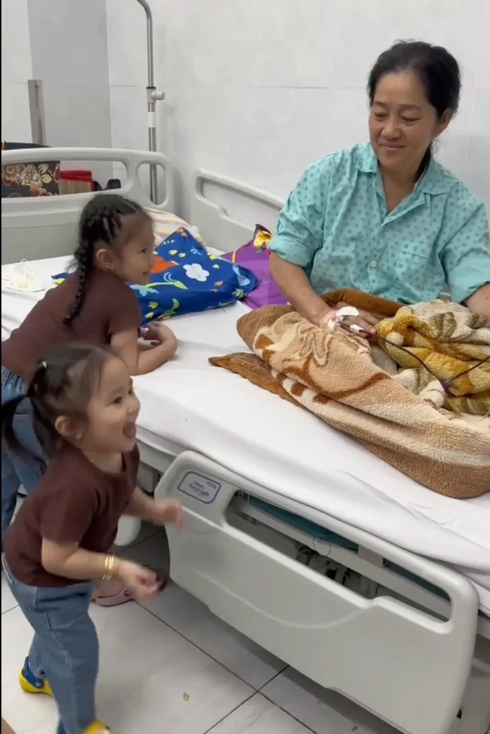 le-duong-bao-lam-nghen-ngao-ke-chuyen-niem-phat-de-cuu-me-6