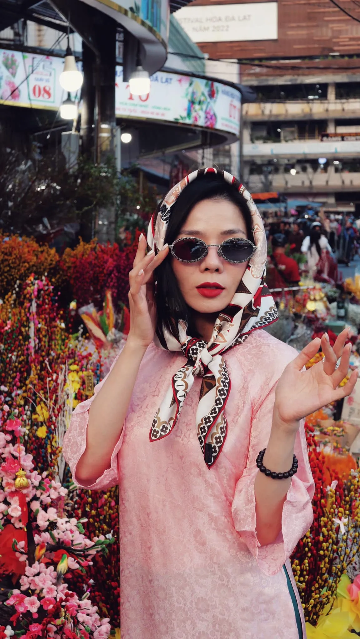 le-quyen-he-lo-phong-thay-do-trieu-do-hoanh-trang-xung-danh-dai-gia-3