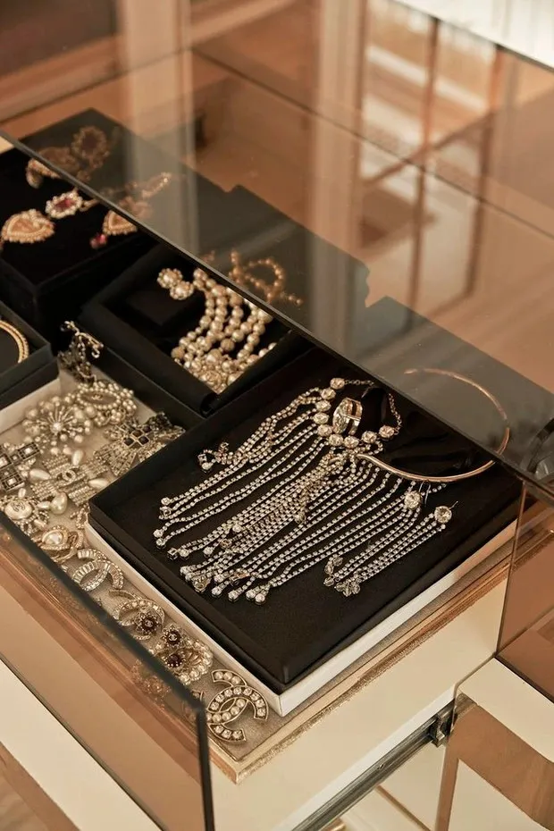 le-quyen-he-lo-phong-thay-do-trieu-do-hoanh-trang-xung-danh-dai-gia-8