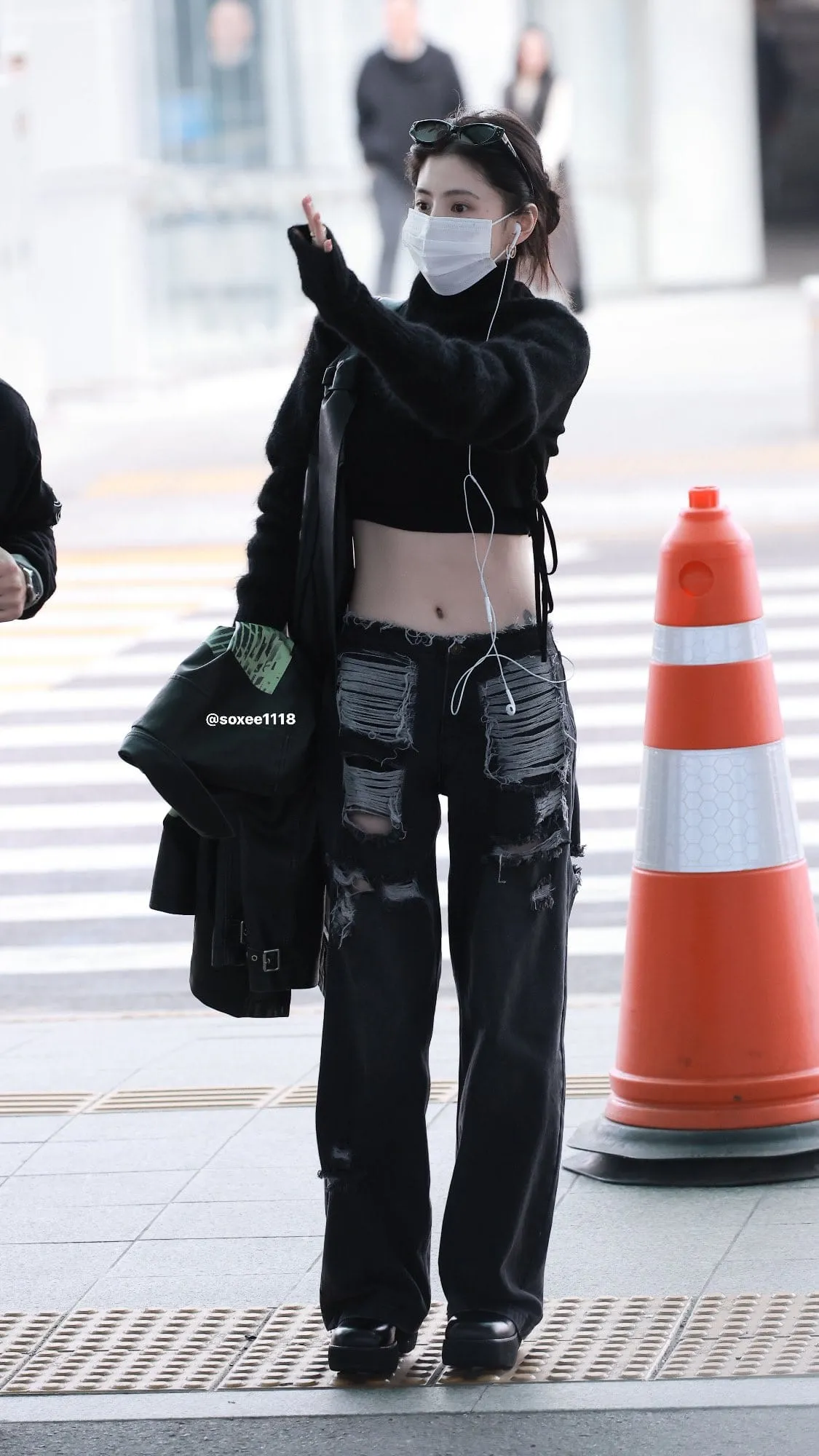 han-so-hee-bi-dim-tham-vi-lop-trang-diem-phan-chu-15