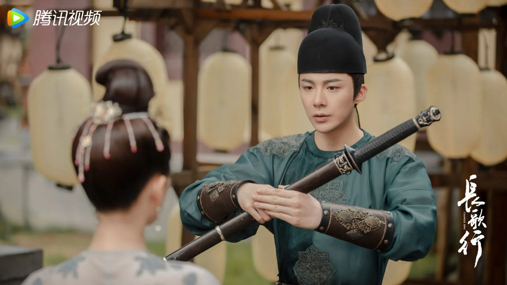 vi-sao-luu-vu-ninh-kem-sac-dien-te-nhung-van-dong-nam-chinh-phim-hot-11