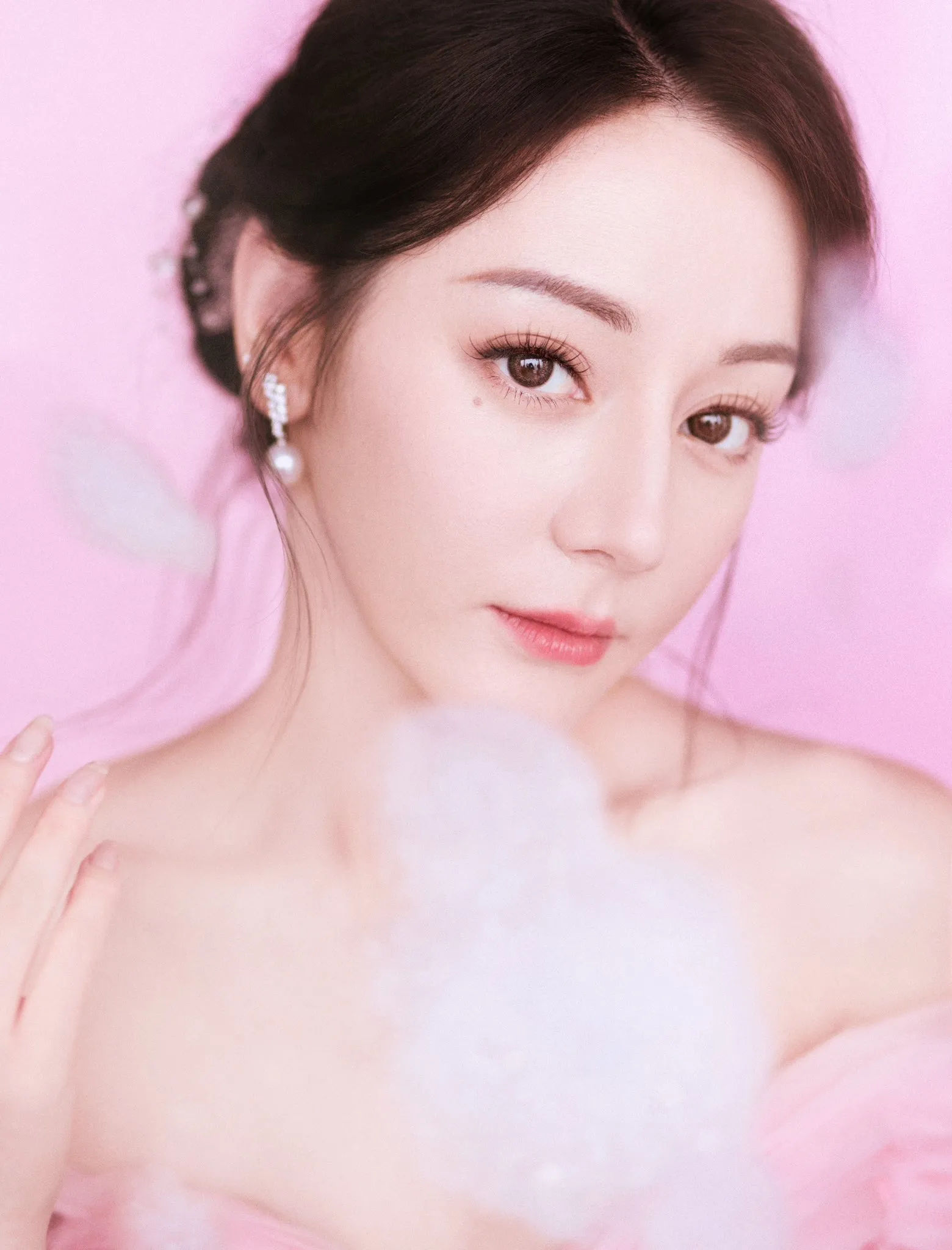 dich-le-nhiet-ba-bi-fan-vay-kin-3-tang-lau-vi-dep-nhu-nu-than-hy-lap-9