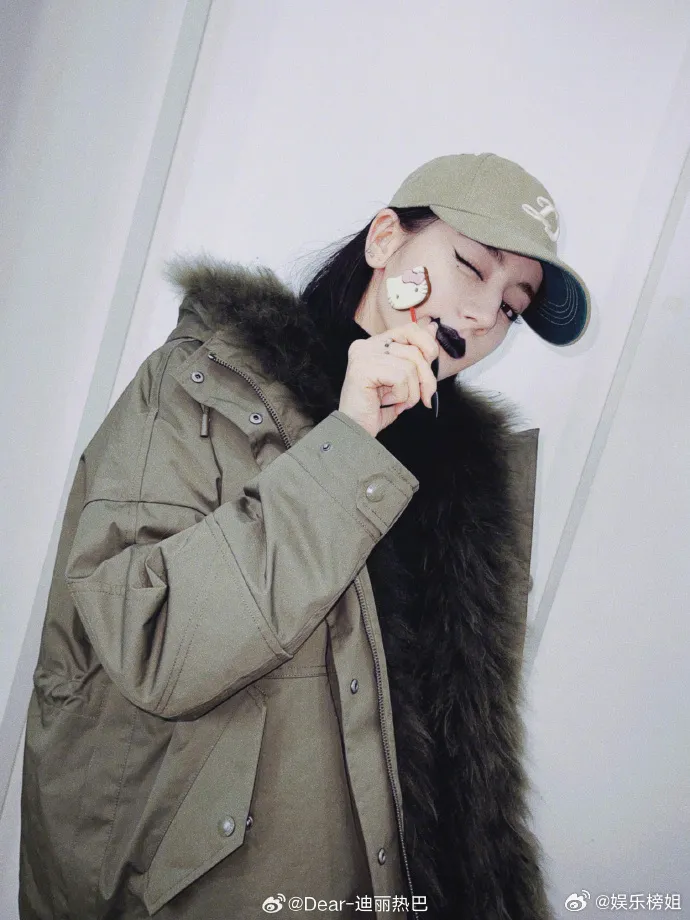 dich-le-nhiet-ba-len-hot-search-vi-mau-son-lam-fan-duong-tu-khau-chien-3