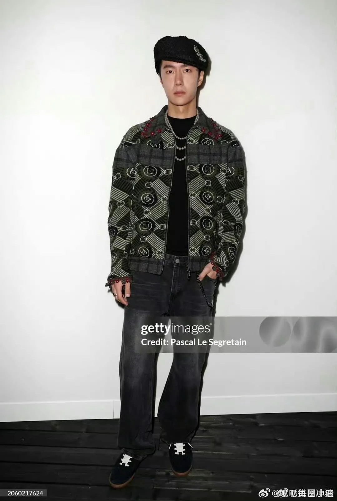 vuong-nhat-bac-lo-dau-hieu-tuoi-tac-duoi-ong-kinh-getty-images-1