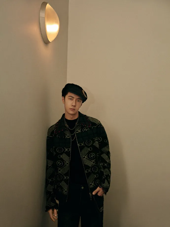 vuong-nhat-bac-lo-dau-hieu-tuoi-tac-duoi-ong-kinh-getty-images-3