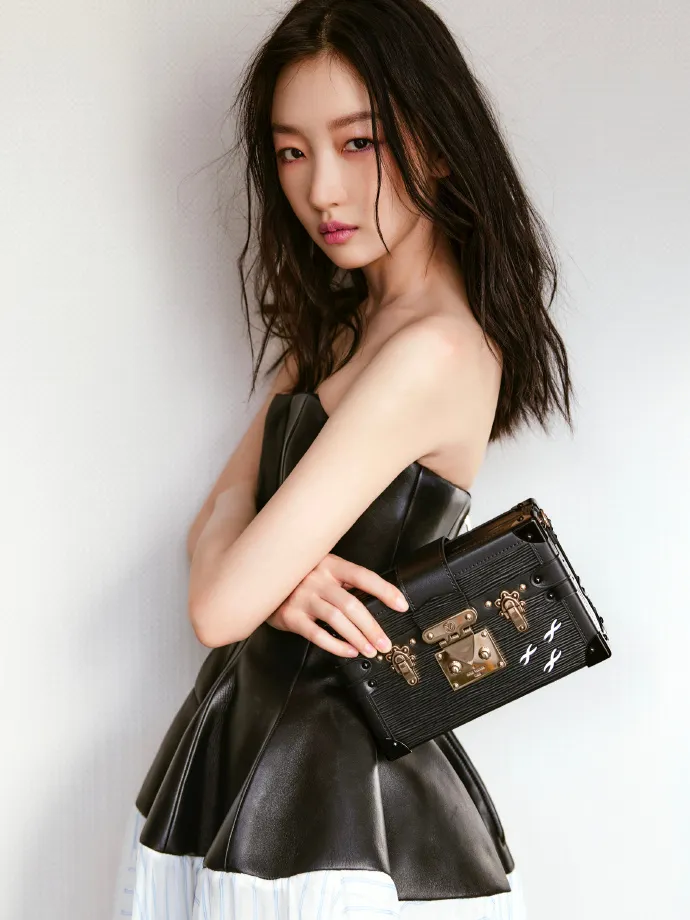 chau-dong-vu-bi-phu-ba-to-mac-benh-ngoi-sao-thai-do-xac-lao-6