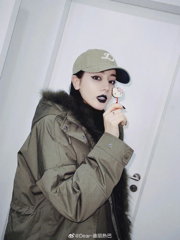 dich-le-nhiet-ba-bat-chuoc-han-so-hee-nhung-bi-che-manh-9