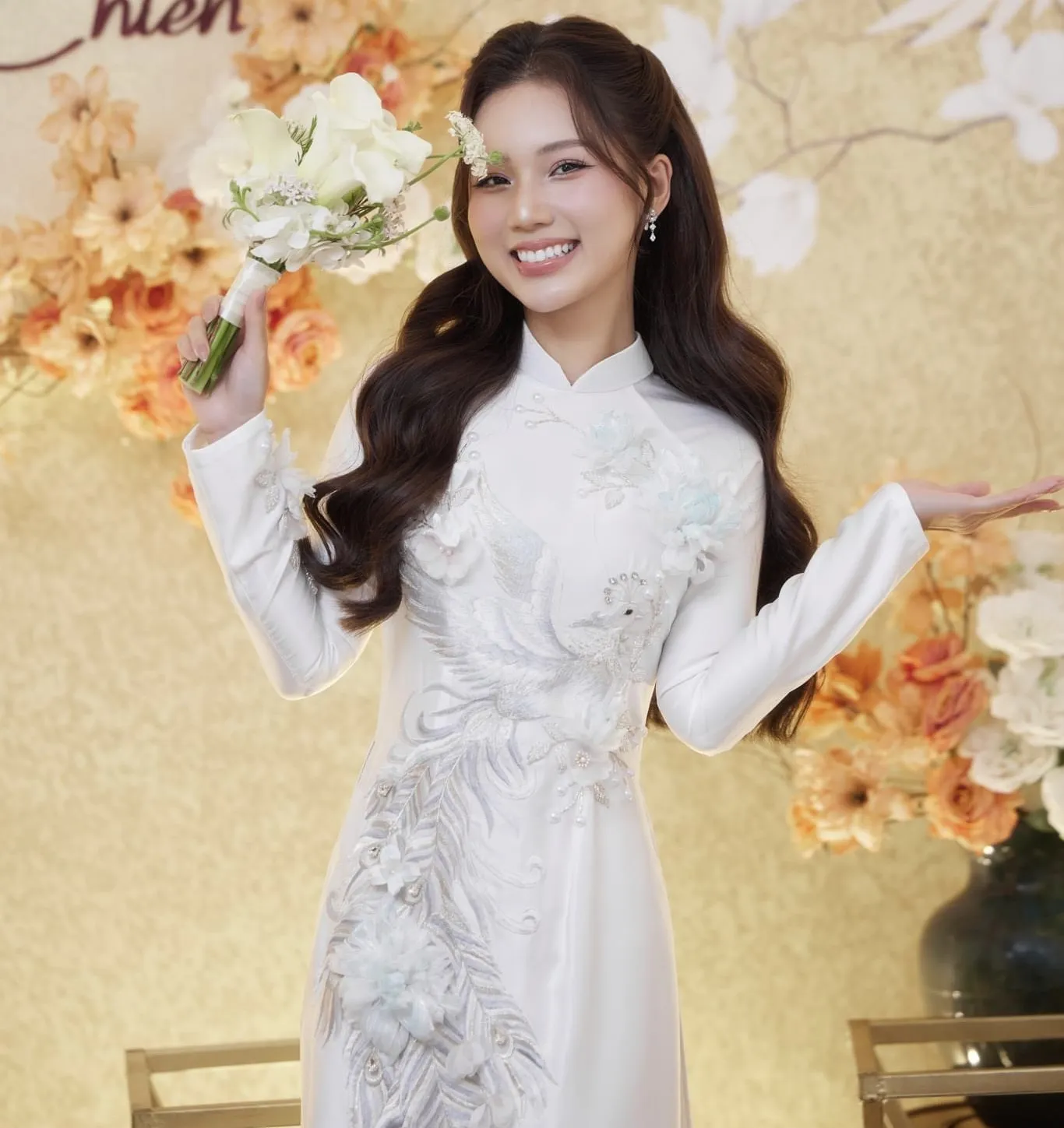 dien-vien-ngoc-anh-cua-pho-trong-lang-cuoi-chong-doanh-nhan-la-ai-1