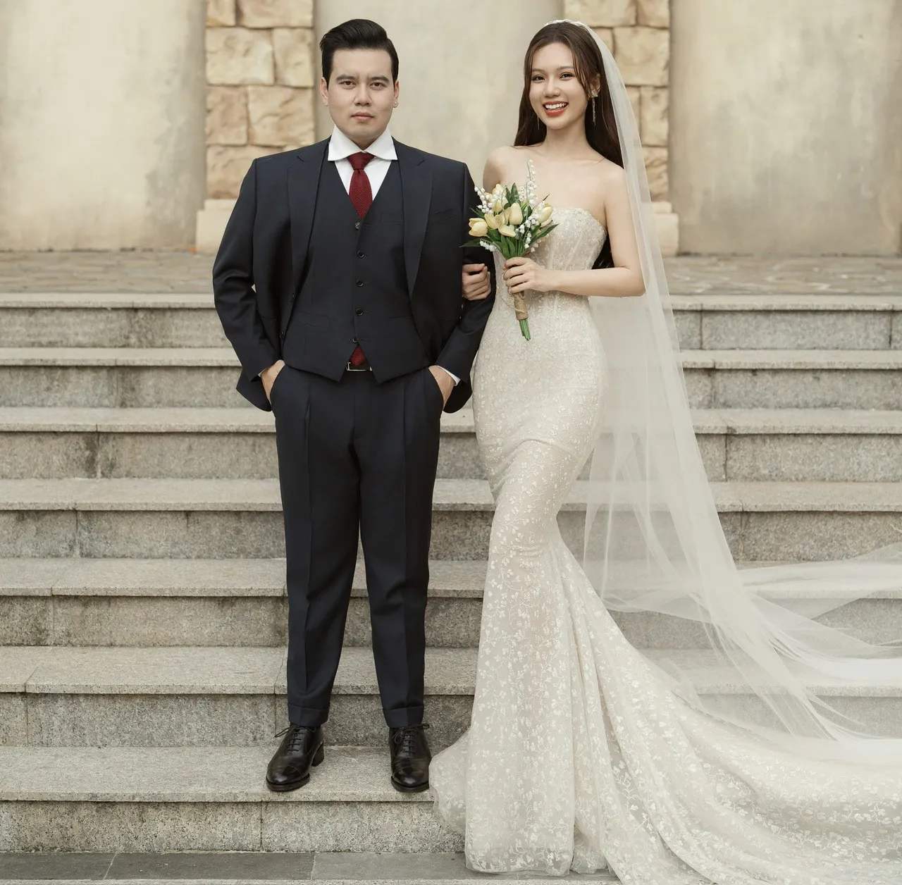 dien-vien-ngoc-anh-cua-pho-trong-lang-cuoi-chong-doanh-nhan-la-ai-5