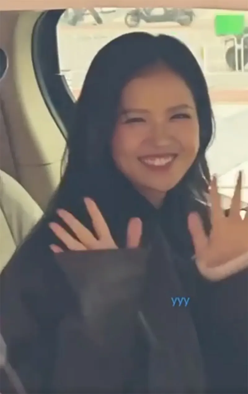 suni-ha-linh-duoc-fan-trung-vay-kin-weibo-sap-can-moc-1000-fan-8