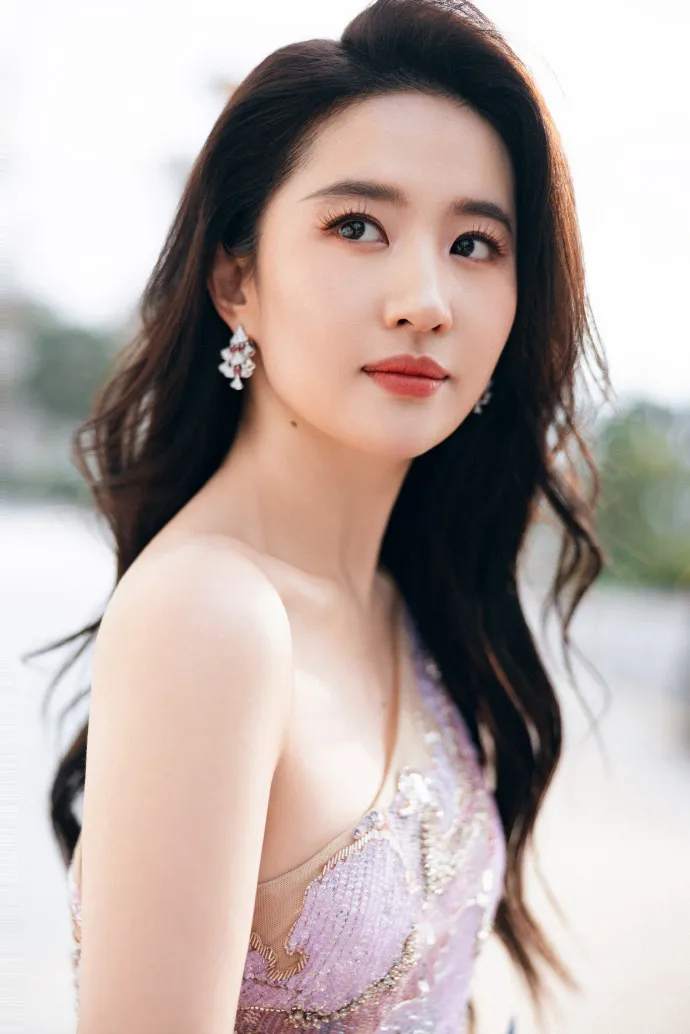 dich-le-nhiet-ba--luu-diec-phi-ken-cua-thanh-tich-phim-yeu-nhat-cbiz-3