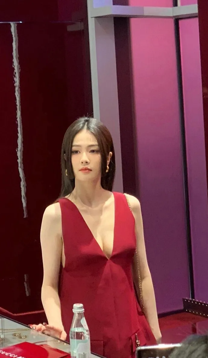 bach-loc-bi-che-kem-sang-hon-vuong-so-nhien-o-event-cua-gucci-12