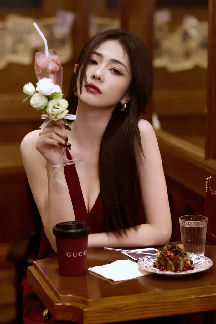 bach-loc-bi-che-kem-sang-hon-vuong-so-nhien-o-event-cua-gucci-4
