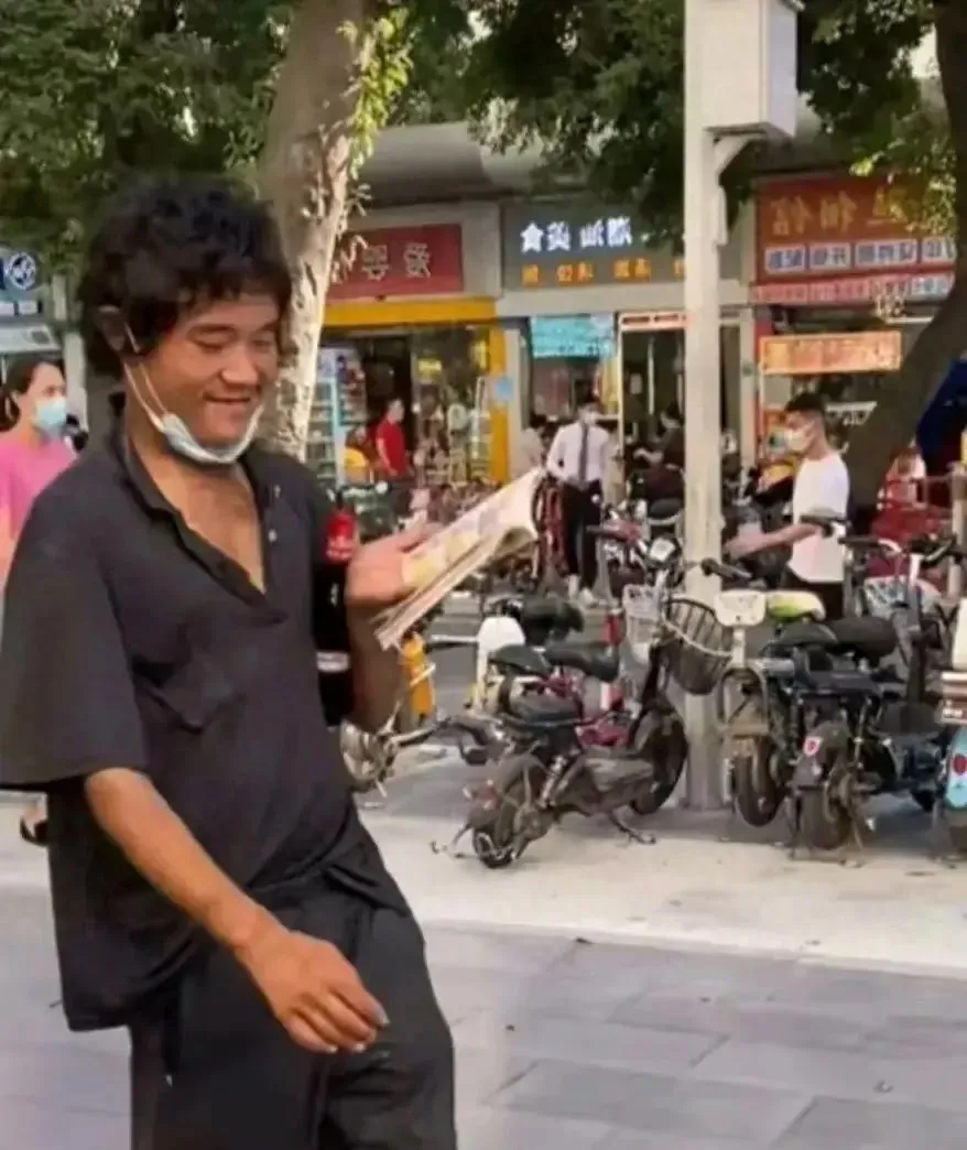 hoang-tu-di-dong-mat-hang-ty-dong-sau-1-dem-phai-song-vo-gia-cu-1