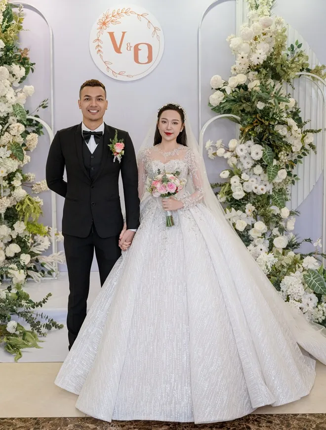 kim-oanh-hoi-ngo-chong-man-anh-manh-hung-trong-dam-cuoi-5