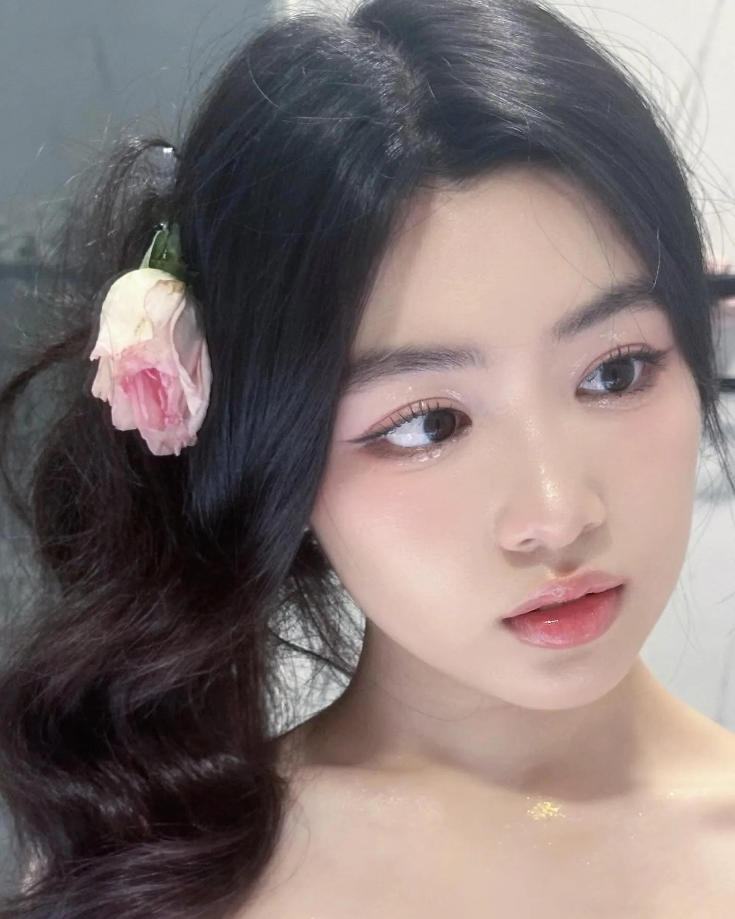 lo-lem-con-gai-mc-quyen-linh-dep-trong-veo-nhu-tieu-luu-diec-phi-2