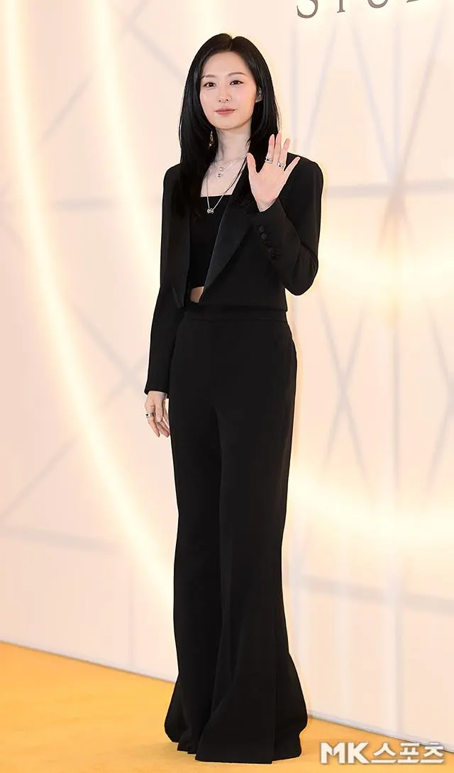 lisa-blackpink-hon-gio-mingyu-seventeen-phan-ung-khong-ngo-12