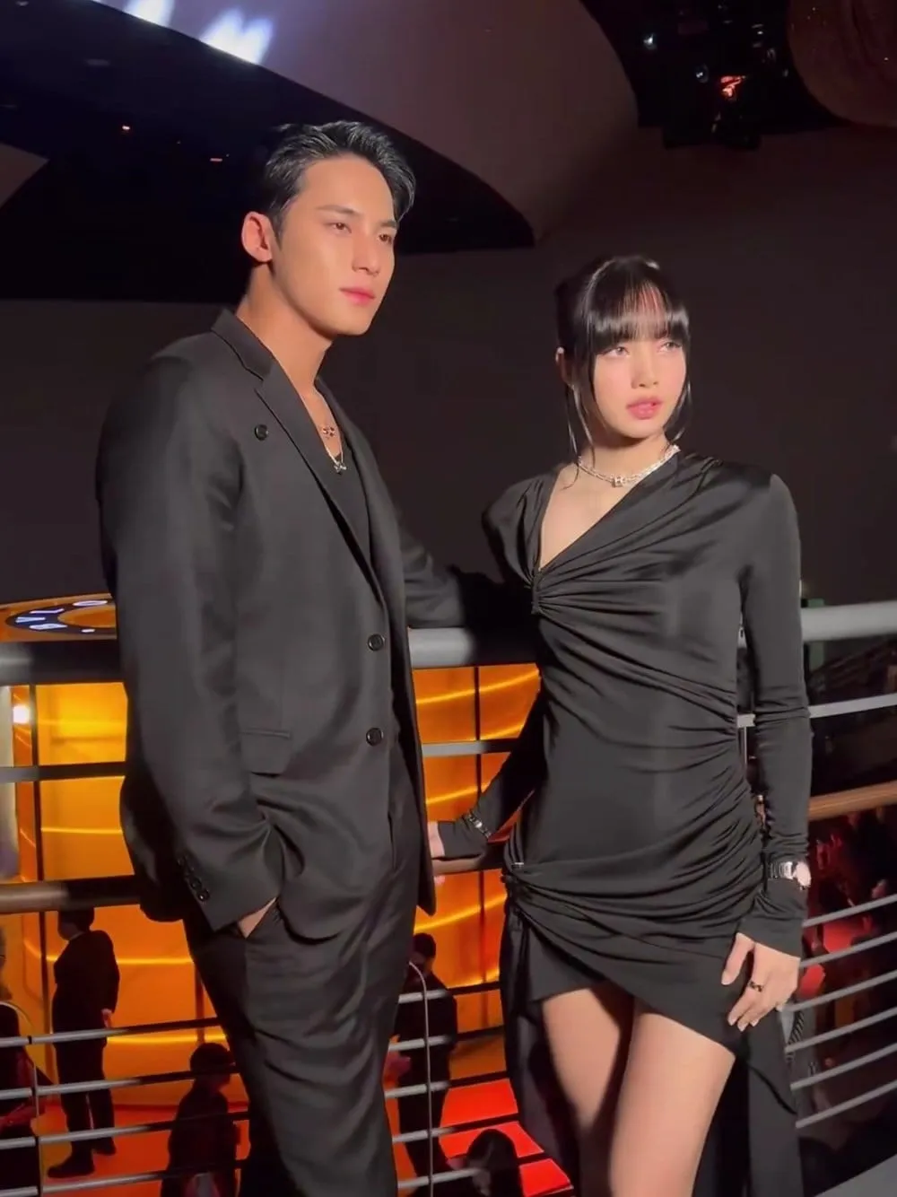 lisa-blackpink-hon-gio-mingyu-seventeen-phan-ung-khong-ngo-2