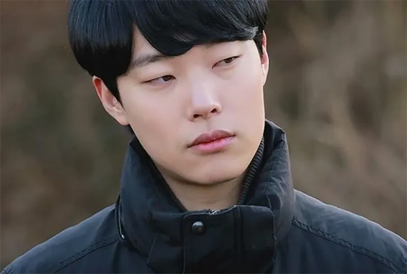 han-so-hee-hen-ho-ryu-jun-yeol-cong-ty-len-tieng-15
