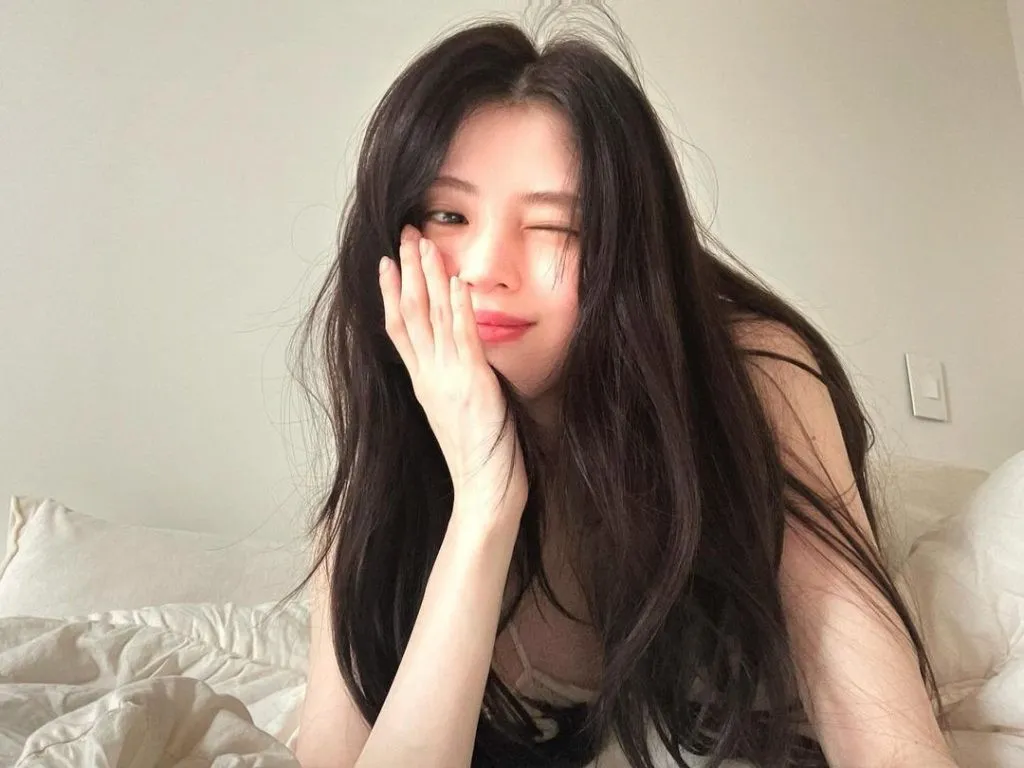 han-so-hee-hen-ho-ryu-jun-yeol-cong-ty-len-tieng-7