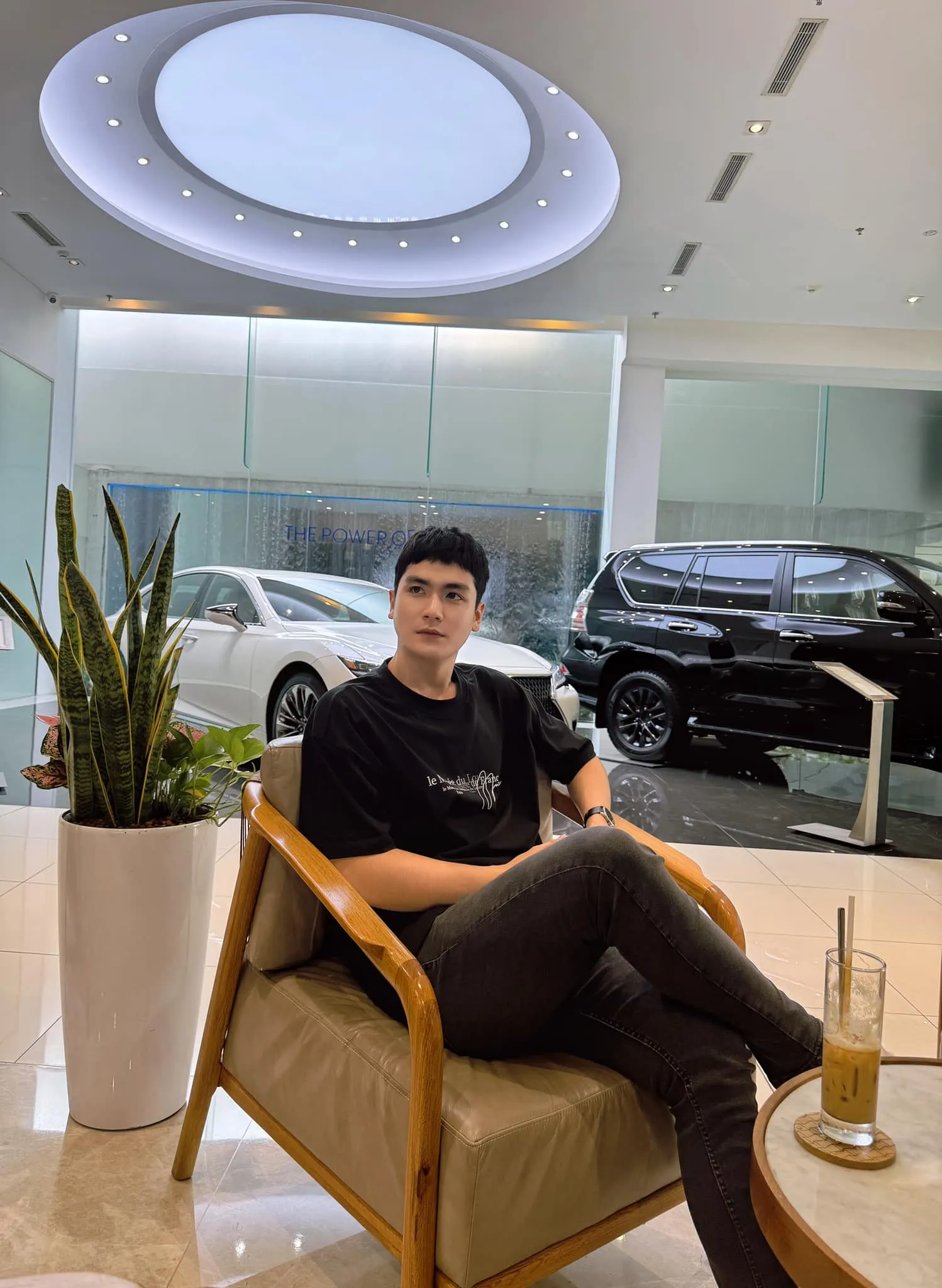 ngoc-trinh-cong-khai-ban-trai-moi-la-ai-9