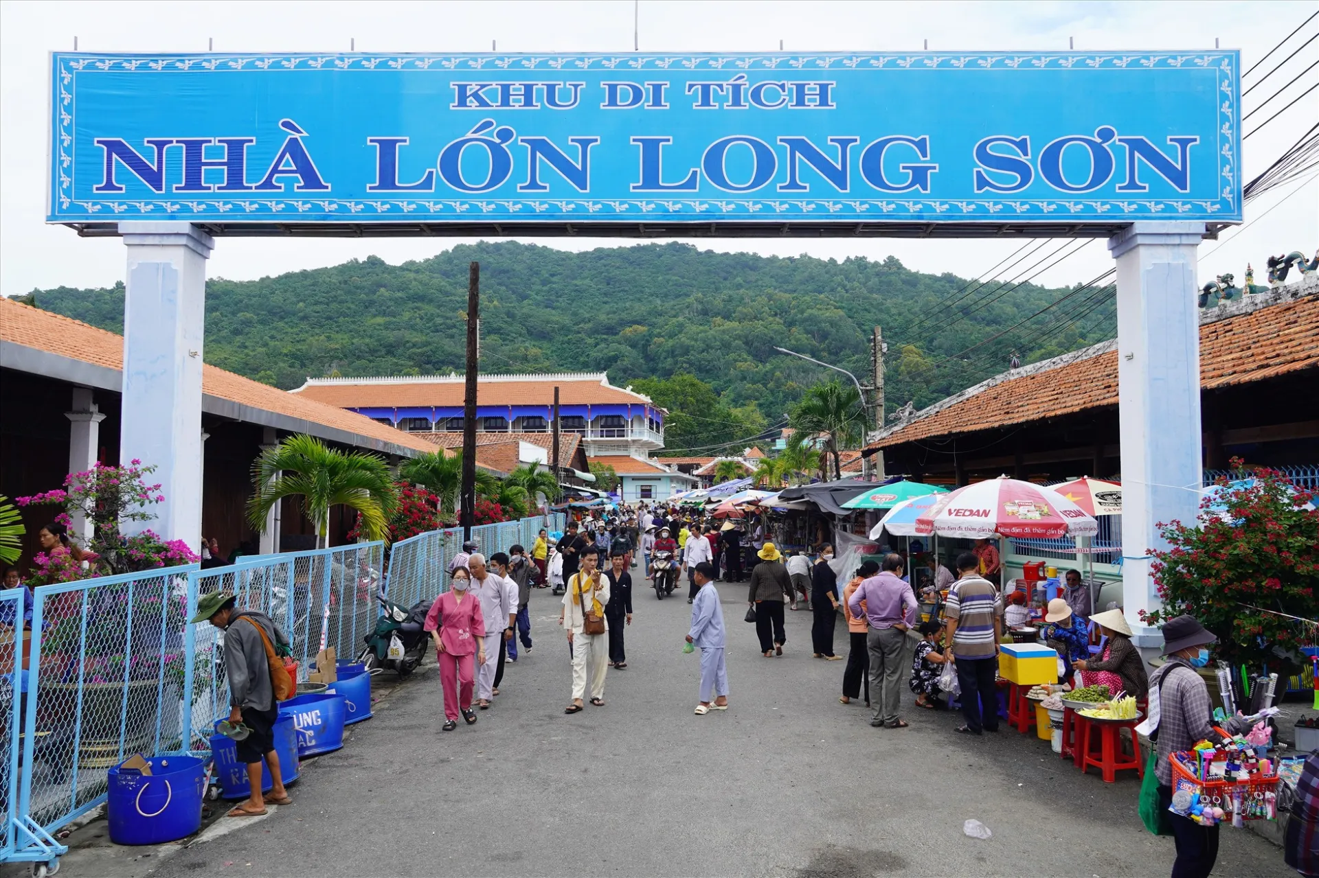 ngoi-lang-ky-la-o-vung-tau-voi-tap-tuc-cuoi-cung-ngay-chon-cung-mo-3