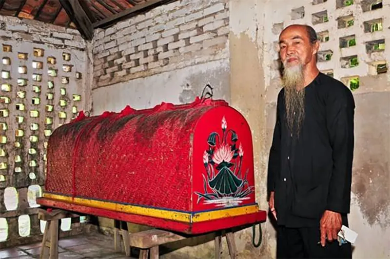 ngoi-lang-ky-la-o-vung-tau-voi-tap-tuc-cuoi-cung-ngay-chon-cung-mo-4