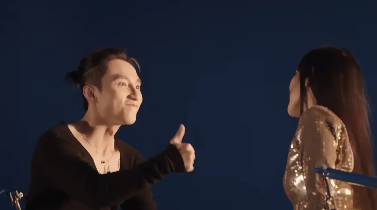 son-tung-khen-hai-tu-rat-hanh-phuc-ai-cung-ghen-ti-3